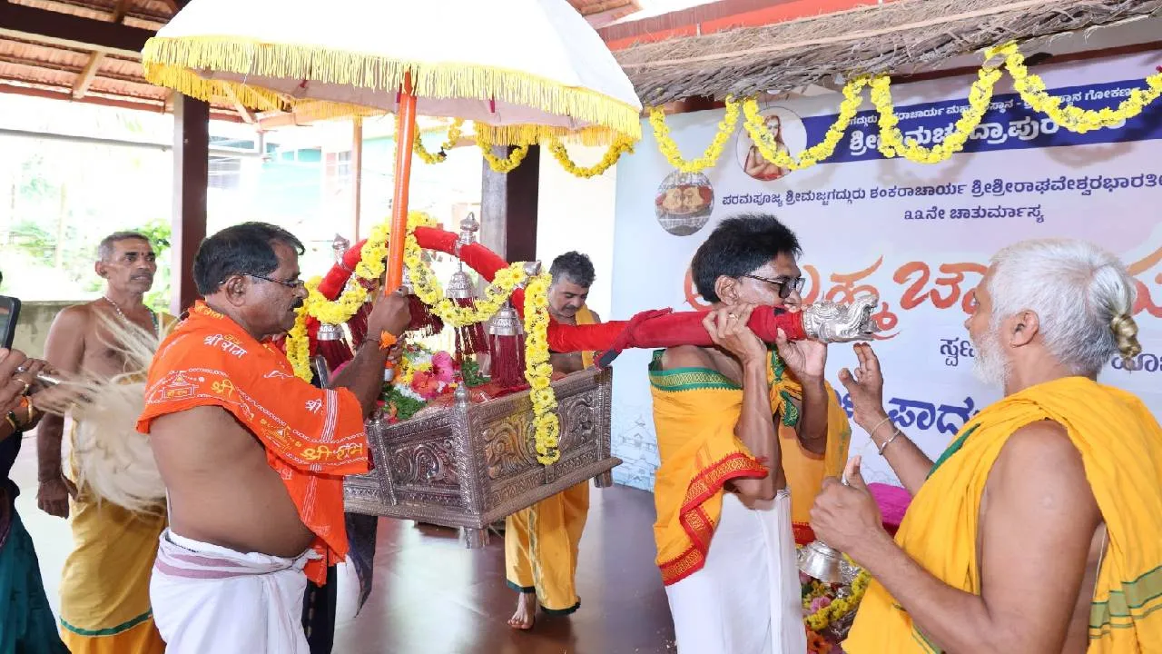Shri Raghaveshwara Bharathi Swamiji