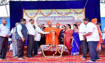 ಹಳೆಯ ವಿದ್ಯಾರ್ಥಿಗಳೇ ಮಠದ  ನಿಧಿ: ಸಿದ್ಧಲಿಂಗ ಸ್ವಾಮೀಜಿ