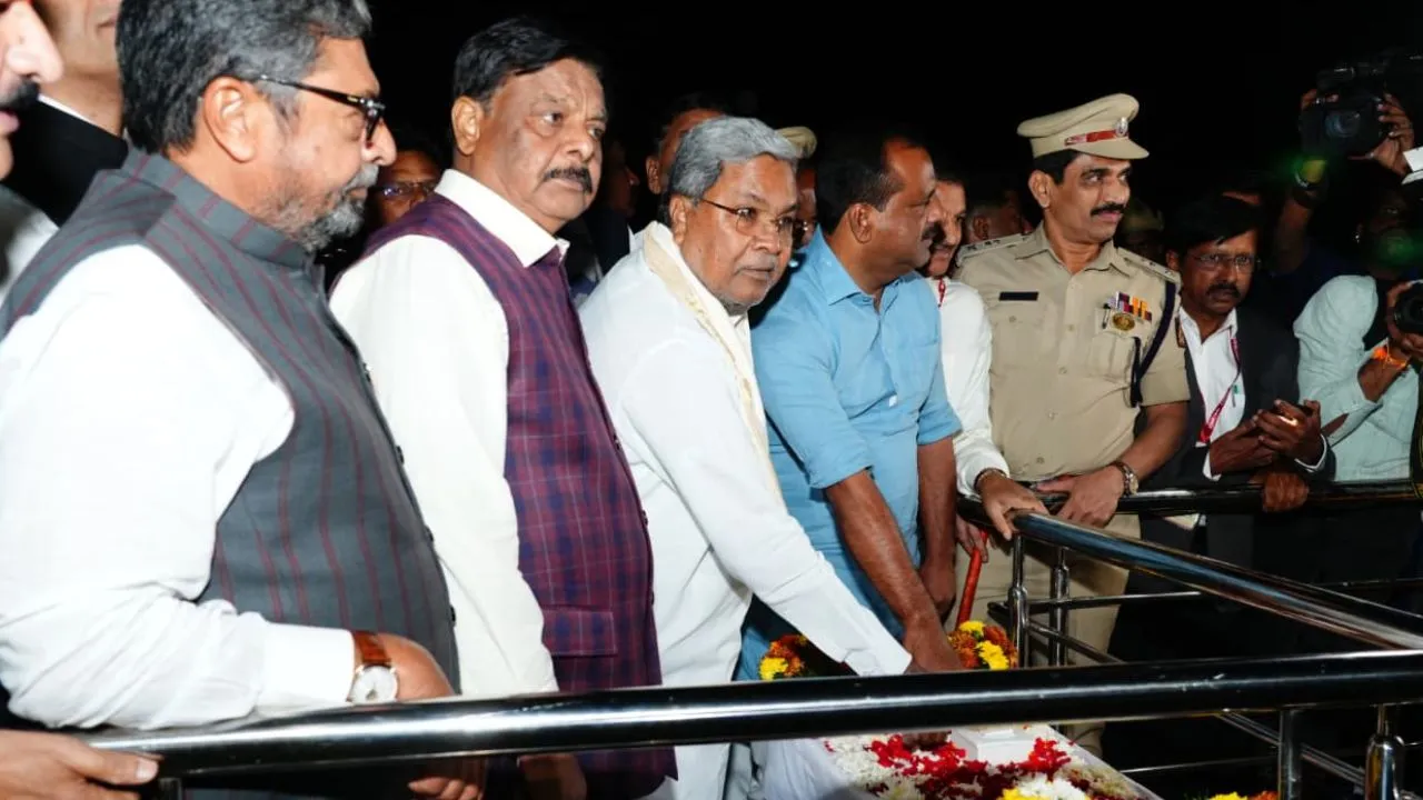 ಬೆಳಗಾವಿ ಸುವರ್ಣ ವಿಧಾನಸೌಧದ ಆವರಣದಲ್ಲಿ ಉದ್ಯಾನವನ, ಕಾರಂಜಿ ಉದ್ಘಾಟಿಸಿದ ಸಿಎಂ - Image 6