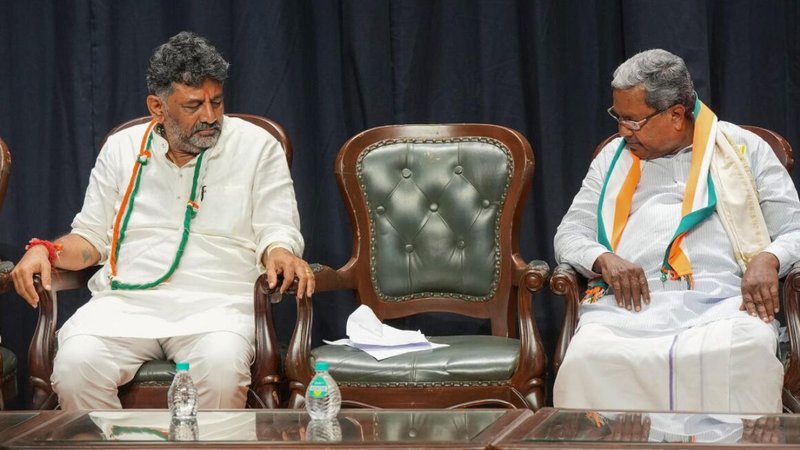 Siddaramaiah with DKS