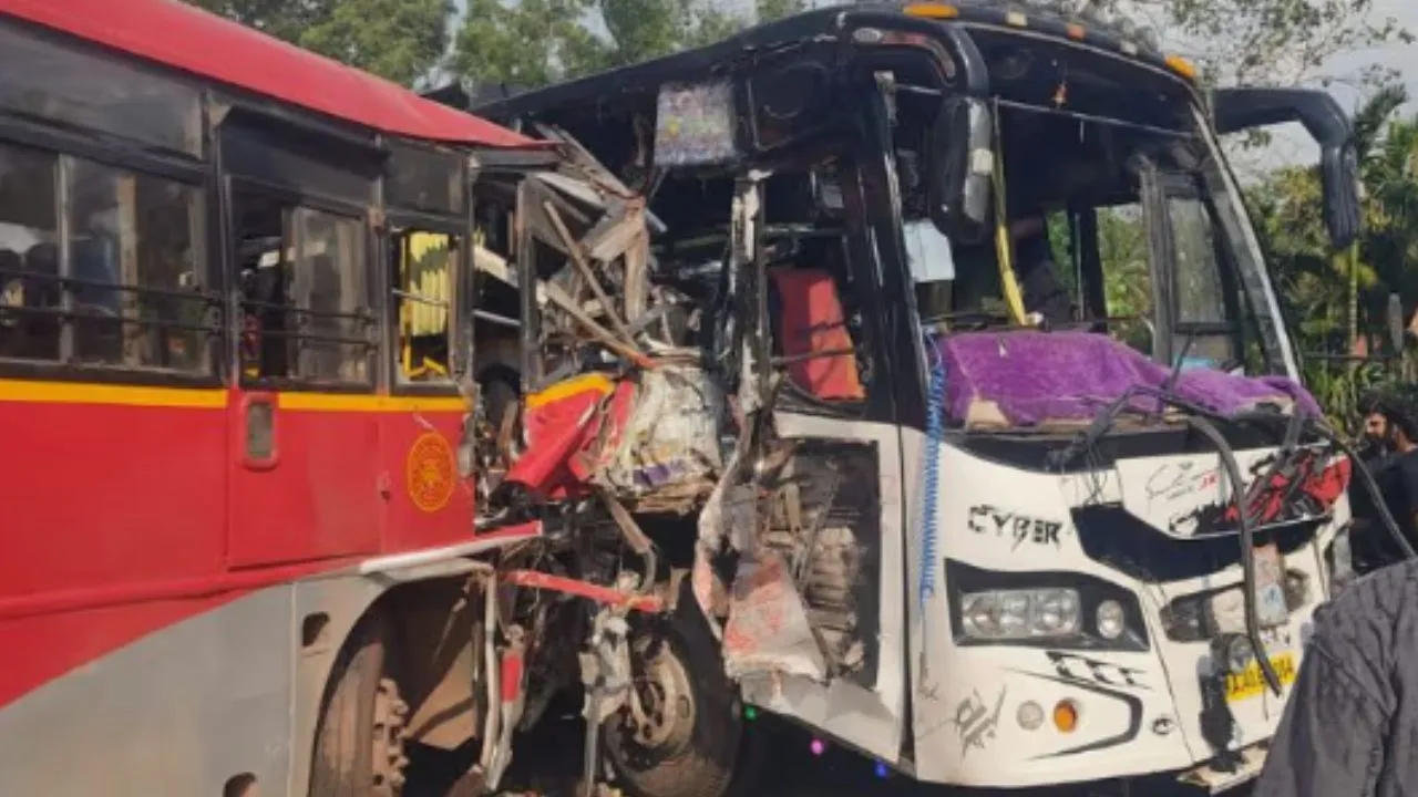 Sirsi Bus Accident: ಶಿರಸಿ ಬಳಿ ಕೆಎಸ್‌ಆರ್‌ಟಿಸಿ- ಖಾಸಗಿ ಬಸ್ ಮುಖಾಮುಖಿ ಡಿಕ್ಕಿ; 40ಕ್ಕೂ ಹೆಚ್ಚು ಪ್ರಯಾಣಿಕರಿಗೆ ಗಾಯ
