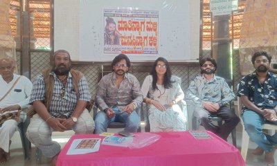 ಕಮತಗಿಯ ಶ್ರೀ ಗುರು ಹೊಳೆ ಹುಚ್ಚೇಶ್ವರ ನಾಟ್ಯ ಸಂಘ'ದಿಂದ ನಾಟಕ ಪ್ರದರ್ಶನ