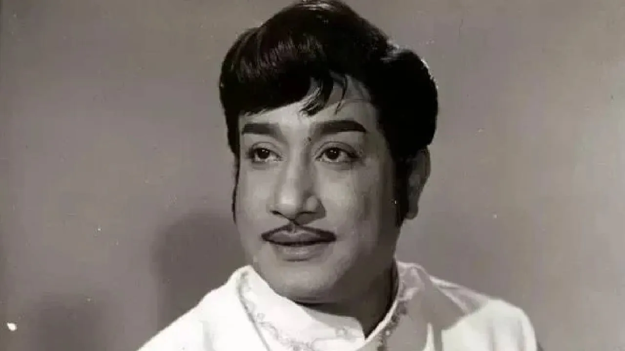 Dadasaheb Phalke Award: ಡಾ. ರಾಜ್‌ಕುಮಾರ್‌, ರಜನಿಕಾಂತ್‌...: ಪ್ರತಿಷ್ಠಿತ ದಾದಾಸಾಹೇಬ್‌ ಫಾಲ್ಕೆ ಪ್ರಶಸ್ತಿ ಪಡೆದ ದಕ್ಷಿಣ ಭಾರತದ ಪ್ರತಿಭೆಗಳಿವರು - Image 6