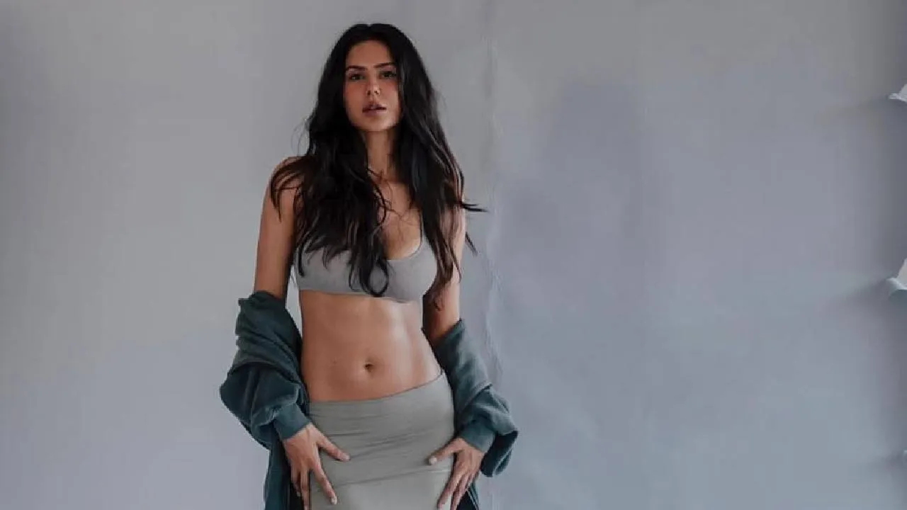 Sonam Bajwa: ಸ್ಕಿನ್‌ ಫಿಟ್ ಡ್ರೆಸ್‌ನಲ್ಲಿ ಬಾಲಿವುಡ್‌ ಬೆಡಗಿಯ ಸೆಕ್ಸಿ ಲುಕ್‌! ಈ ಫೋಟೋಗಳನ್ನು ನೋಡಿ - Image 2