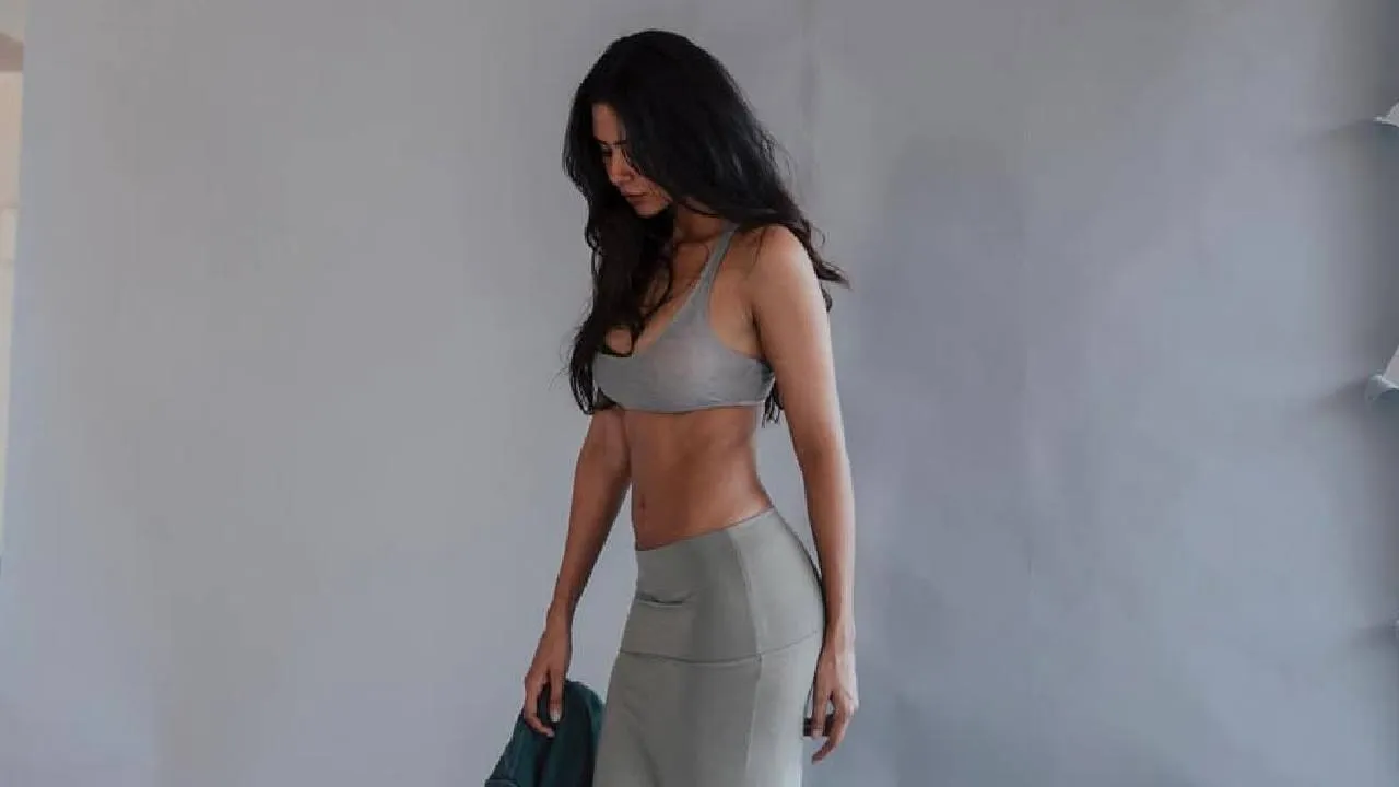 Sonam Bajwa: ಸ್ಕಿನ್‌ ಫಿಟ್ ಡ್ರೆಸ್‌ನಲ್ಲಿ ಬಾಲಿವುಡ್‌ ಬೆಡಗಿಯ ಸೆಕ್ಸಿ ಲುಕ್‌! ಈ ಫೋಟೋಗಳನ್ನು ನೋಡಿ - Image 3