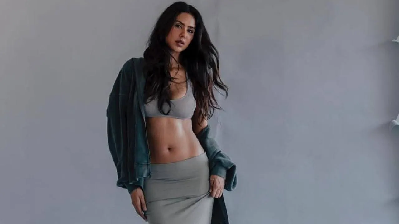 Sonam Bajwa: ಸ್ಕಿನ್‌ ಫಿಟ್ ಡ್ರೆಸ್‌ನಲ್ಲಿ ಬಾಲಿವುಡ್‌ ಬೆಡಗಿಯ ಸೆಕ್ಸಿ ಲುಕ್‌! ಈ ಫೋಟೋಗಳನ್ನು ನೋಡಿ - Image 4