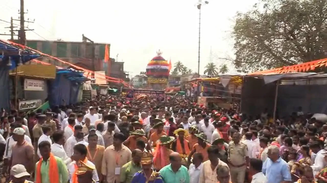 ಶಿರಸಿಯಲ್ಲಿ ಅದ್ಧೂರಿಯಾಗಿ ನೆರವೇರಿದ  ಶ್ರೀ ಮಾರಿಕಾಂಬಾ ದೇವಿ ರಥೋತ್ಸವ