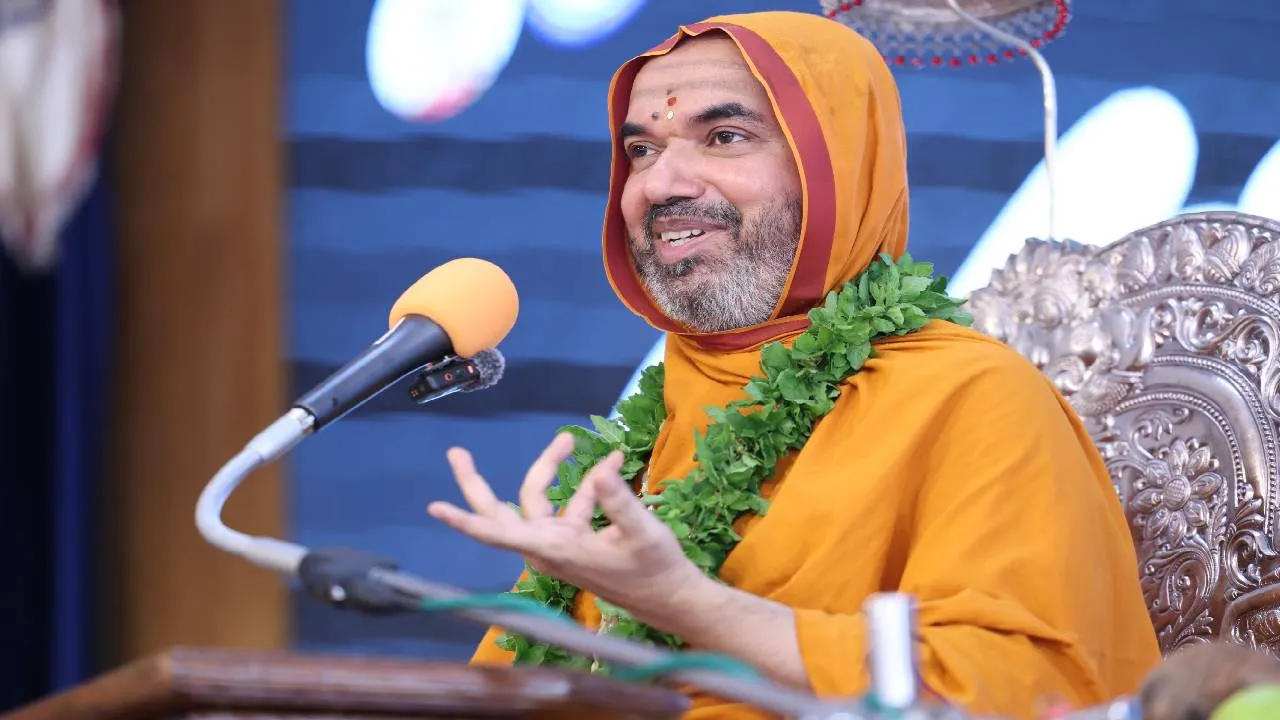 ತೇಗು ಬಂದಾಗ ಊಟ ನಿಲ್ಲಿಸದಿದ್ದರೆ ಮುಂದಿದೆ ಅಪಾಯ: ರಾಘವೇಶ್ವರ ಭಾರತೀ ಶ್ರೀ