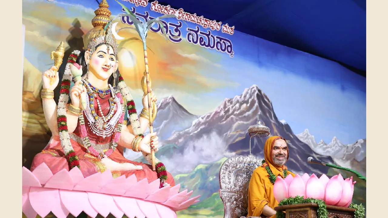 ಇನ್ನೊಬ್ಬರಿಗೆ ಕಷ್ಟ ಕೊಟ್ಟು ಖುಷಿ ಪಡುವವರು ರಕ್ಕಸರು: ರಾಘವೇಶ್ವರ ಶ್ರೀ