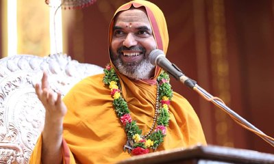 ದೇವಿಯನ್ನು ಭೀತಿಯಿಂದಲ್ಲ, ಪ್ರೀತಿಯಿಂದ ಆರಾಧಿಸಿ: ರಾಘವೇಶ್ವರ ಶ್ರೀ