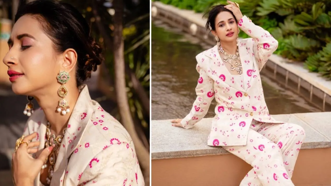 Star Fashion: ಅತ್ಯಾಕರ್ಷಕ ಬ್ರೋಕೆಡ್‌ ಸಿಲ್ಕ್‌ ಬ್ಲೇಜರ್‌ನಲ್ಲಿ ನಟಿ ಮಾನ್ವಿತಾ ಕಾಮತ್ ಕ್ಲಾಸಿಕ್‌ ಲುಕ್‌! - Image 1