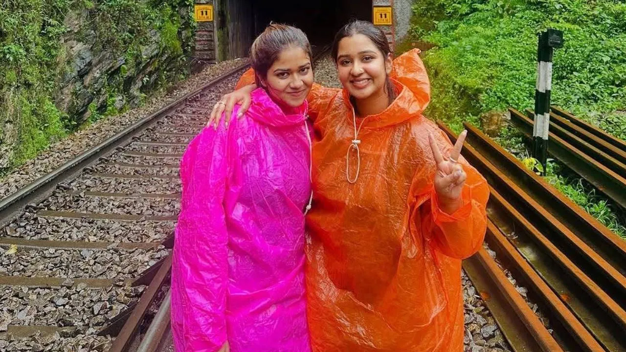 Star Monsoon Fashion 2025: ನಟಿ ಮೌನ ಗುಡ್ಡೆಮನೆ ಮಾನ್ಸೂನ್‌ ಟ್ರಾವೆಲ್‌ ಫ್ಯಾಷನ್‌ ಝಲಕ್‌ - Image 1