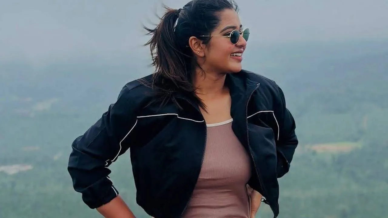 Star Monsoon Fashion 2025: ನಟಿ ಮೌನ ಗುಡ್ಡೆಮನೆ ಮಾನ್ಸೂನ್‌ ಟ್ರಾವೆಲ್‌ ಫ್ಯಾಷನ್‌ ಝಲಕ್‌ - Image 3