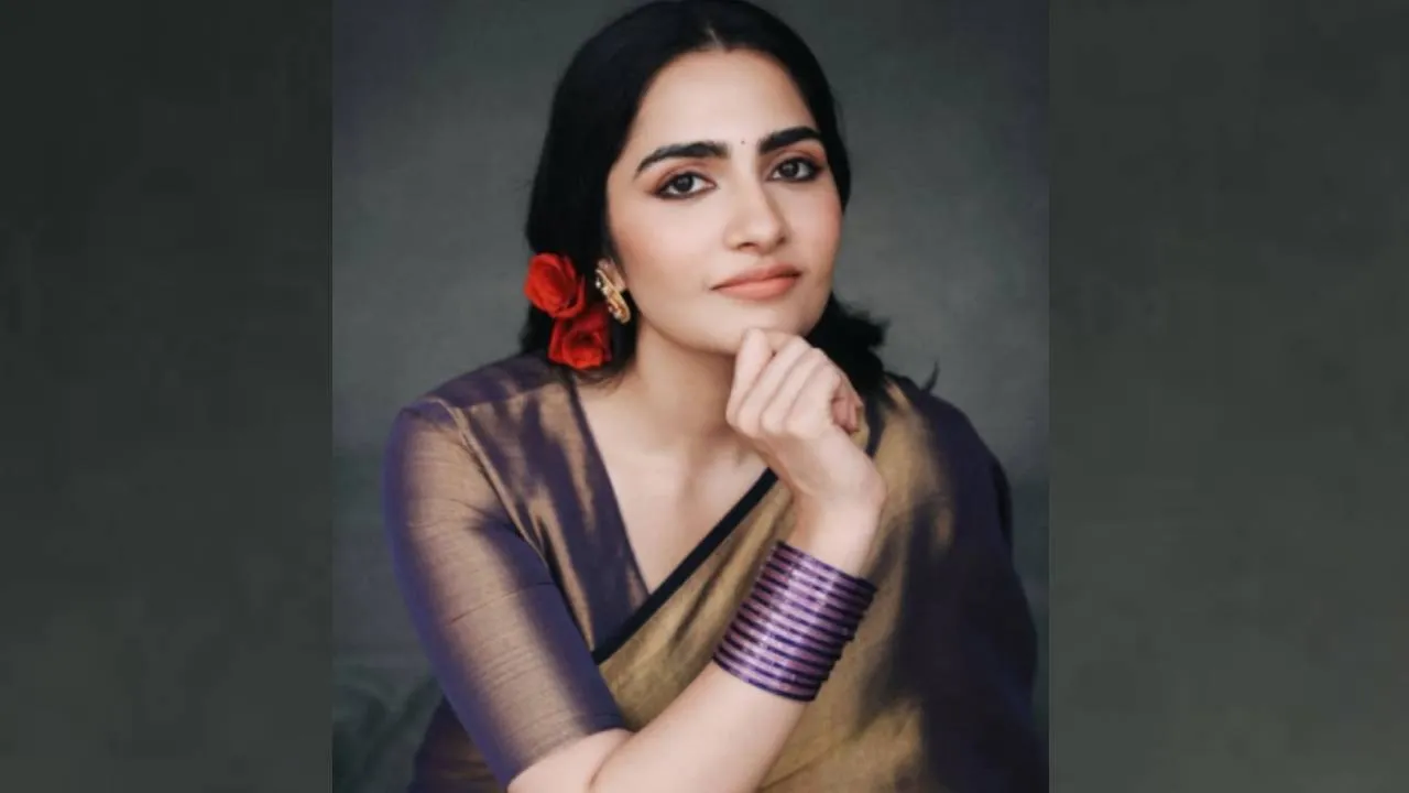 Star Saree Fashion 2025: ನಟಿ ರುಕ್ಮಿಣಿ ವಸಂತ್‌ ರೆಟ್ರೋ ಲುಕ್‌ಗೆ ಅಭಿಮಾನಿಗಳು ಫಿದಾ - Image 5