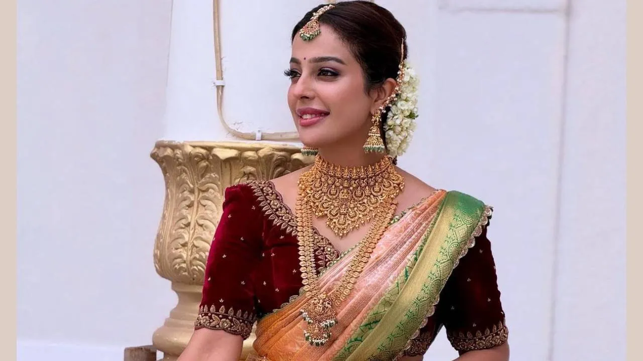 Star Saree Fashion 2025: ಫಾಲೋವರ್‌ಗಳನ್ನು ಆಕರ್ಷಿಸಿದ ನಟಿ ರುಹಾನಿ ಶೆಟ್ಟಿಯ ರೇಷ್ಮೆ ಸೀರೆ - Image 4