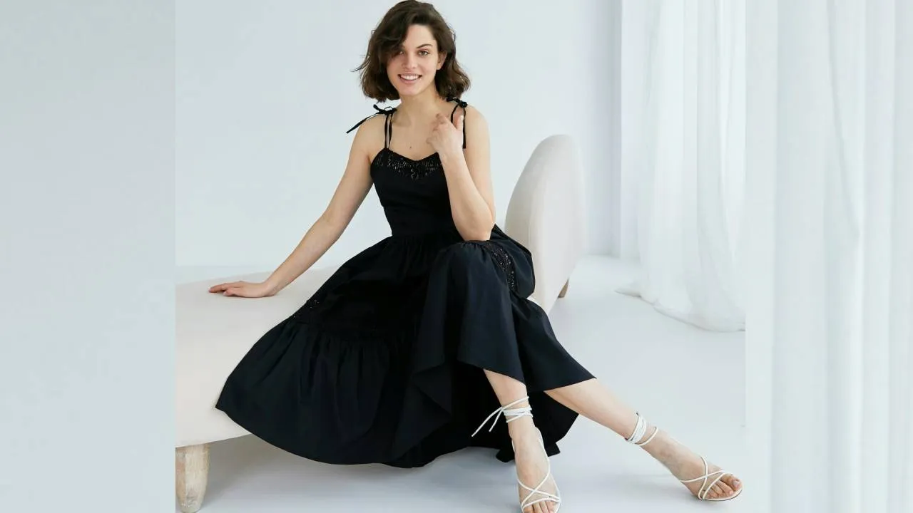 Summar Fashion 2026: ಸಮ್ಮರ್ ಫ್ಯಾಷನ್‌ಗೆ ಮರಳಿ ಲಗ್ಗೆ ಇಟ್ಟ ವೈವಿಧ್ಯಮಯ ವಿನ್ಯಾಸದ ಸ್ಟ್ರಾಪ್ ಡ್ರೆಸ್ - Image 1