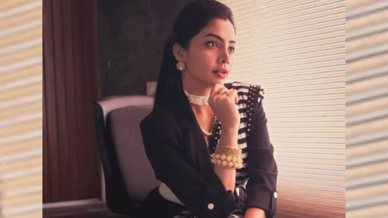 Saree Fashion 2026: ಸ್ಟ್ರೈಪ್ಸ್ ಸೀರೆ ಉಡಲು ಇಲ್ಲಿವೆ 3 ಸಿಂಪಲ್‌ ಸ್ಟೈಲಿಂಗ್‌ ಟಿಪ್ಸ್ - Image 2