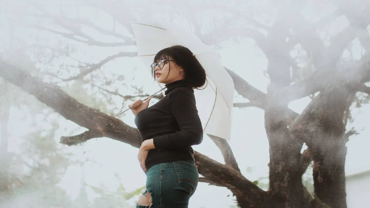 Monsoon Styling Tips 2026: ಮಾನ್ಸೂನ್ ಔಟಿಂಗ್ ಪ್ರಿಯರಿಗೆ 6 ಸ್ಟೈಲಿಂಗ್ ಮಂತ್ರ - Image 1