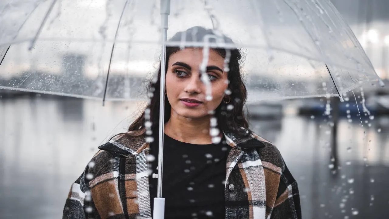 Monsoon Fashion Tips 2026: ಯುವತಿಯರ ಮಾನ್ಸೂನ್ ಫ್ಯಾಷನ್‌ವೇರ್ಸ್ ಹೀಗಿದ್ದರೇ ಚೆನ್ನ! - Image 5