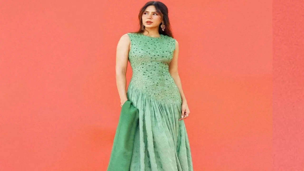 Summer Fashion 2026: ಸಮ್ಮರ್‌ ಕೂಲ್‌ ಸ್ಟೈಲಿಂಗ್‌ಗೆ ಇಂಡೋ-ವೆಸ್ಟರ್ನ್‌ ಲುಕ್‌ನ ಗೌನ್‌ ಸಾಥ್‌ - Image 4