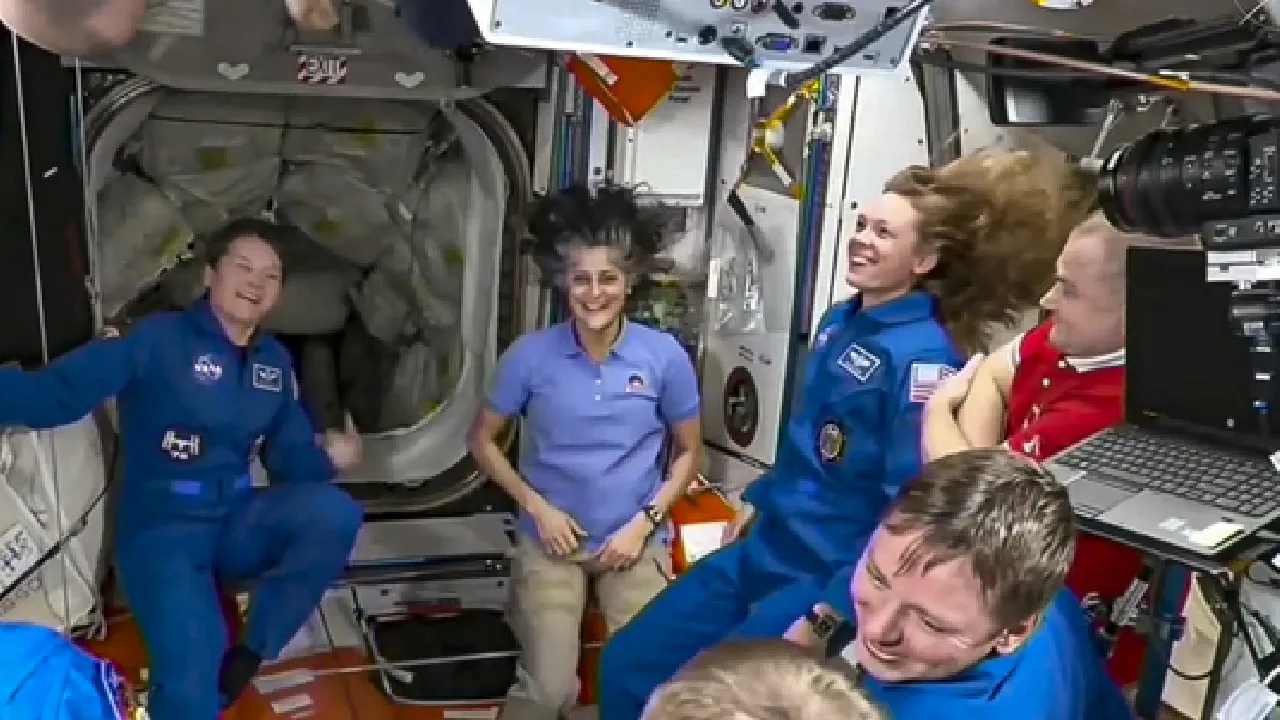 Sunita Williams: ಬಾಹ್ಯಾಕಾಶದಲ್ಲಿದ್ದಾಗ ಸುನಿತಾ ವಿಲಿಯಮ್ಸ್‌ ಸಂಬಳ ಎಷ್ಟಿತ್ತು ಗೊತ್ತಾ? ಇಲ್ಲಿದೆ ಮಾಹಿತಿ