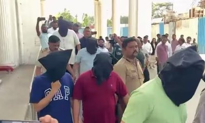 “ನನ್ನ ಎದೆಯತ್ತ ದಿಟ್ಟಿಸಿ ನೋಡಿದ, ದರ್ಗಾಗೆ ಭೇಟಿ ನೀಡಲು ಹೇಳಿದ”