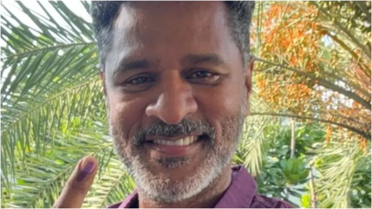 Tamil Nadu Elections: ಮುಂಜಾನೆಯೇ ಮತ ಚಲಾಯಿಸಿದ ಅಜಿತ್, ಸರತಿ ಸಾಲಿನಲ್ಲಿ ನಿಂತು ವೋಟ್‌ ಹಾಕಿದ ಸ್ಟಾರ್‌ಗಳು, ಇಲ್ಲಿವೆ ನೋಡಿ ಫೋಟೋಗಳು - Image 5