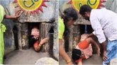 ಕಿರಿದಾದ ಮೋಕ್ಷ ಮಾರ್ಗದಲ್ಲಿ ಸಿಲುಕಿ ಆಂಧ್ರ ಪ್ರದೇಶದ ಭಕ್ತ ಸಾವು