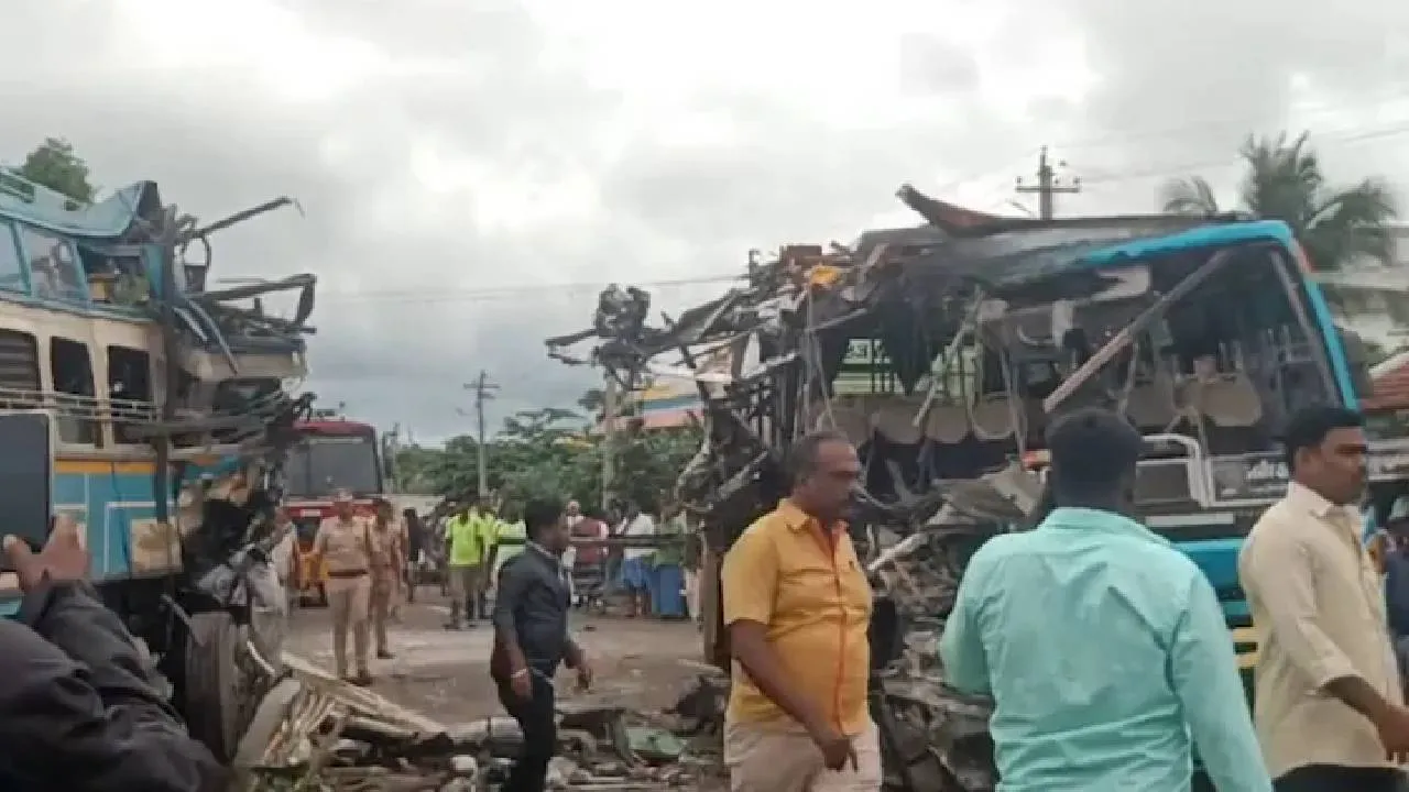 ಎರಡು ಬಸ್‌ಗಳು ಮುಖಾಮುಖಿ ಡಿಕ್ಕಿ; 6 ಜನರ ದುರ್ಮರಣ- 28 ಜನರಿಗೆ ಗಂಭೀರ ಗಾಯ