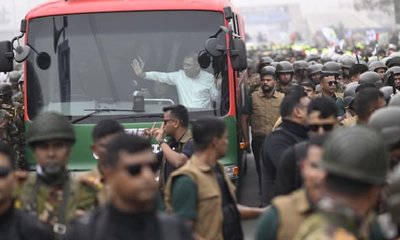 17 ವರ್ಷಗಳ ಬಳಿಕ ಬಾಂಗ್ಲಾಕ್ಕೆ ಮರಳಿದ  ತಾರಿಕ್ ರೆಹಮಾನ್