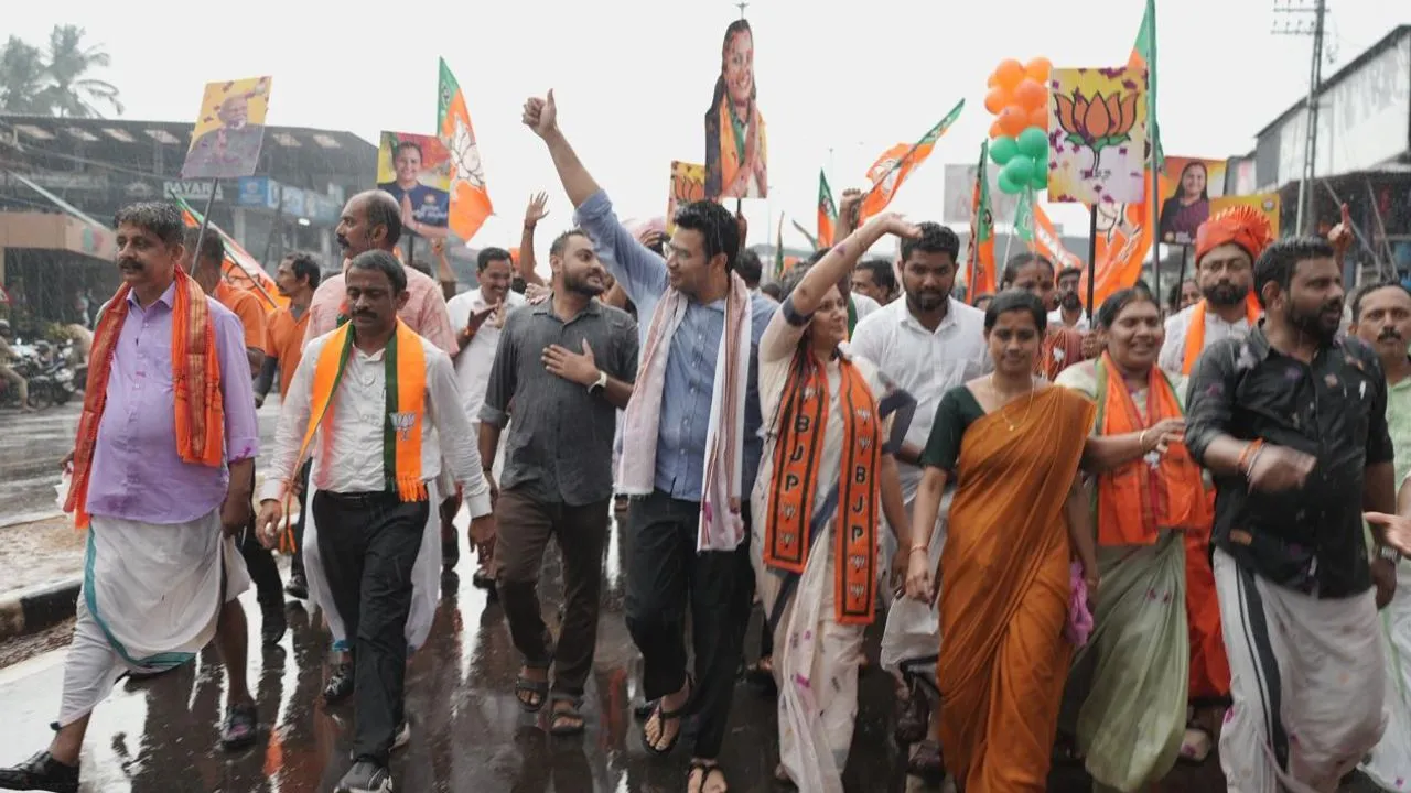 Kerala Assembly Polls 2026: ಗಡಿನಾಡು ಕಾಸರಗೋಡಿನಲ್ಲಿ ಬಿಜೆಪಿ ಸ್ಟಾರ್‌ ಪ್ರಚಾರಕ ತೇಜಸ್ವಿ ಸೂರ್ಯ ಅಬ್ಬರ; ಕನ್ನಡತಿ, ಎನ್‌ಡಿಎ ಅಭ್ಯರ್ಥಿ ಅಶ್ವಿನಿ ಪರ ಮತ ಯಾಚನೆ - Image 3