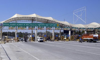 ವಾಹನ ಚಾಲಕರಿಗೆ ಶಾಕ್‌: ಏಪ್ರಿಲ್‌ನಿಂದ ಟೋಲ್‌ ದರ ಏರಿಕೆ, ನಗದು ರದ್ದು