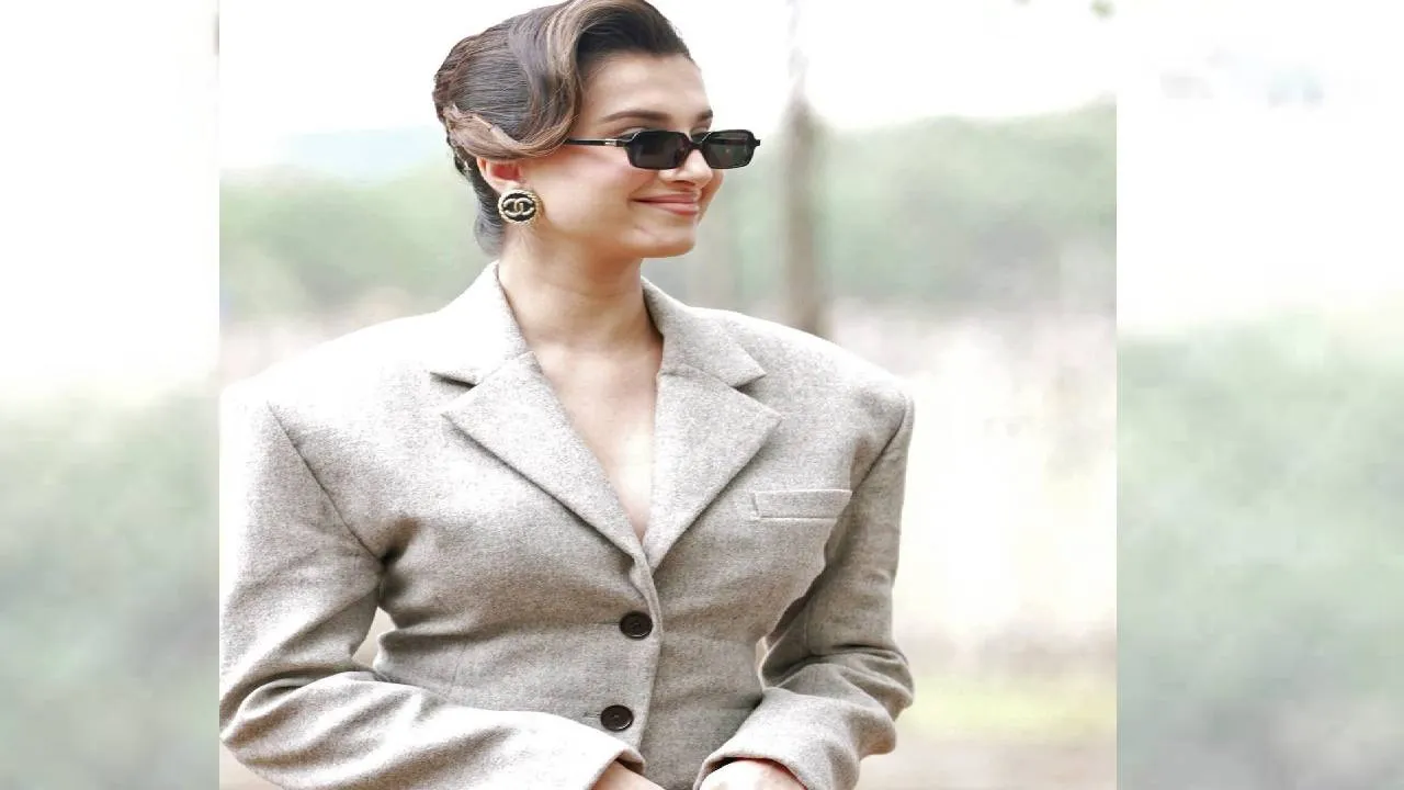 Star Fashion 2026: ಪ್ಯಾಂಟ್‌ ಇಲ್ಲದ ಬ್ಲೇಜರ್‌ ಫ್ಯಾಷನ್‌ಗೆ ಸೈ ಎಂದ ಟಾಕ್ಸಿಕ್‌ ನಟಿ ತಾರಾ ಸುತಾರಿಯಾ - Image 5