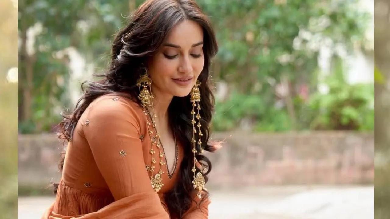 Star Jewel Fashion 2026: ನಟಿ ಸುರಭಿ ಧರಿಸಿದ ವಿಭಿನ್ನ ಟ್ರೆಡಿಷನಲ್‌ ಆಭರಣಗಳಿವು! - Image 5