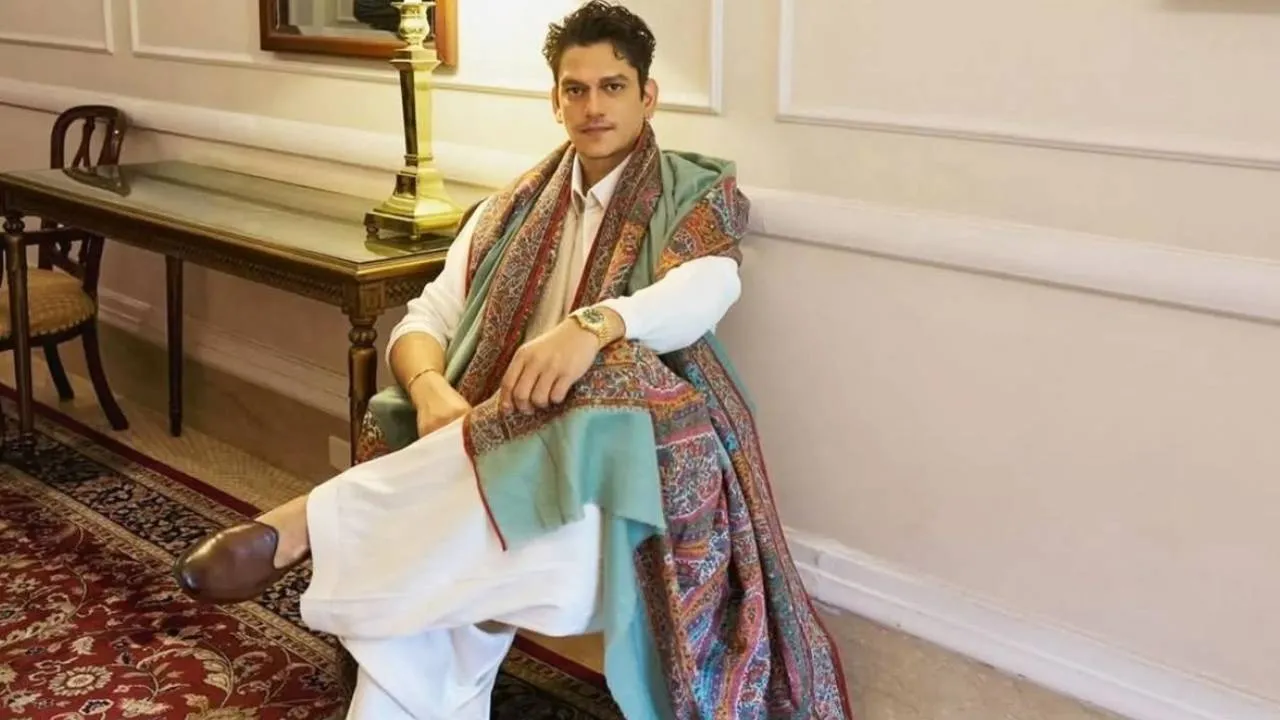 Star Fashion 2025: ವಿಂಟರ್‌ ಲುಕ್‌ಗಾಗಿ ಕಾಶ್ಮೀರಿ ಶಾಲನ್ನು ಹೊದ್ದುಕೊಂಡ ವಿಜಯ್‌ ವರ್ಮಾ - Image 4