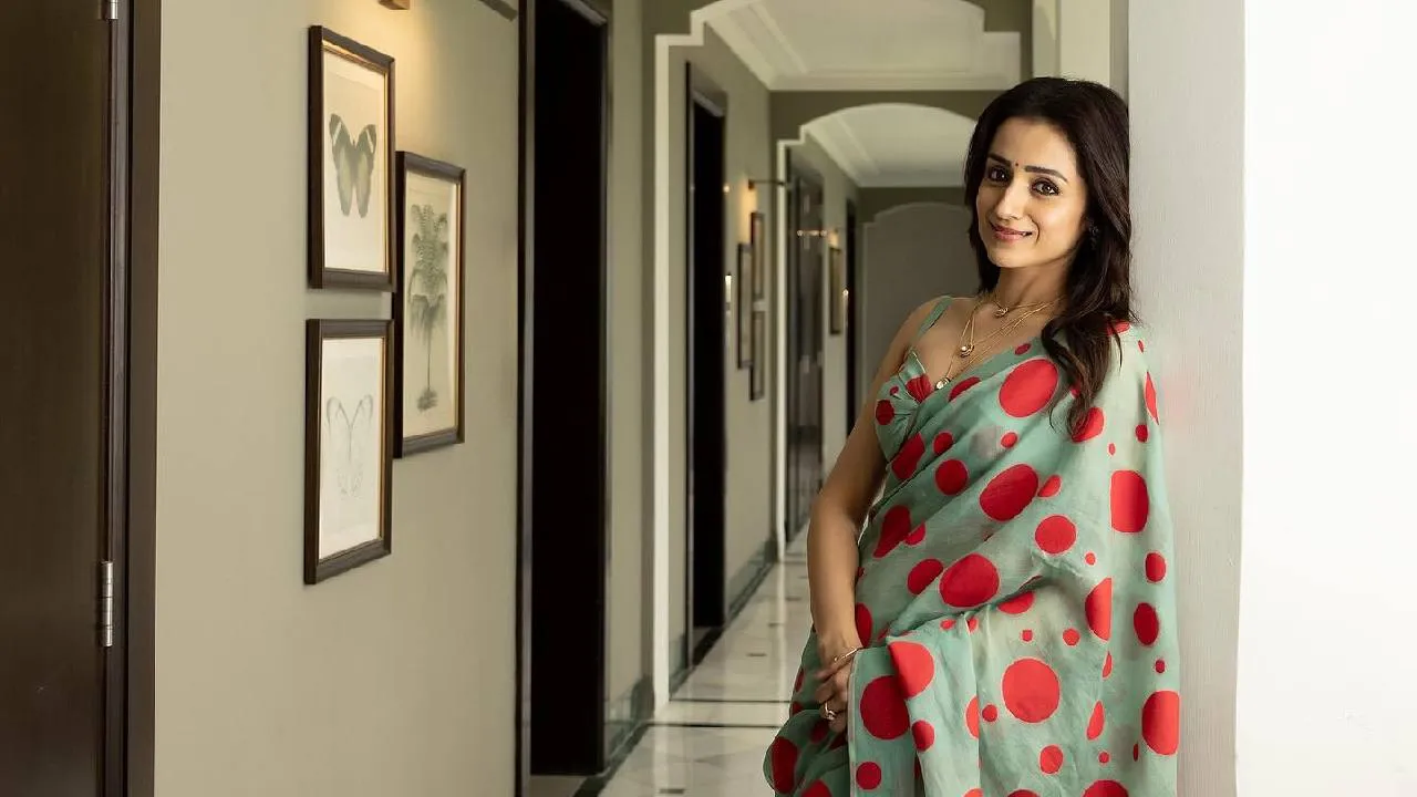 Trisha Krishna: ರೇಷ್ಮೆ ಸೀರೆಯಲ್ಲಿ ಅಪ್ಸರೆಯಂತೆ ಮಿಂಚಿದ ನಟಿ ತ್ರಿಷಾ ಕೃಷ್ಣನ್! - Image 4