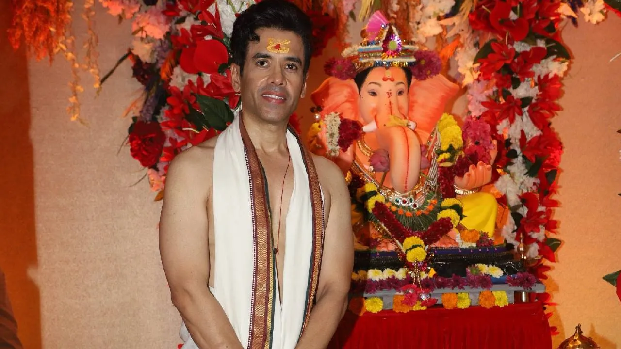 Ganesh Chathurthi 2025: ಬಾಲಿವುಡ್ ತಾರೆಯರ ಗಣೇಶ ಹಬ್ಬದ ಸಂಭ್ರಮ ಹೇಗಿತ್ತು? ಇಲ್ಲಿದೆ ಫೋಟೊ - Image 6