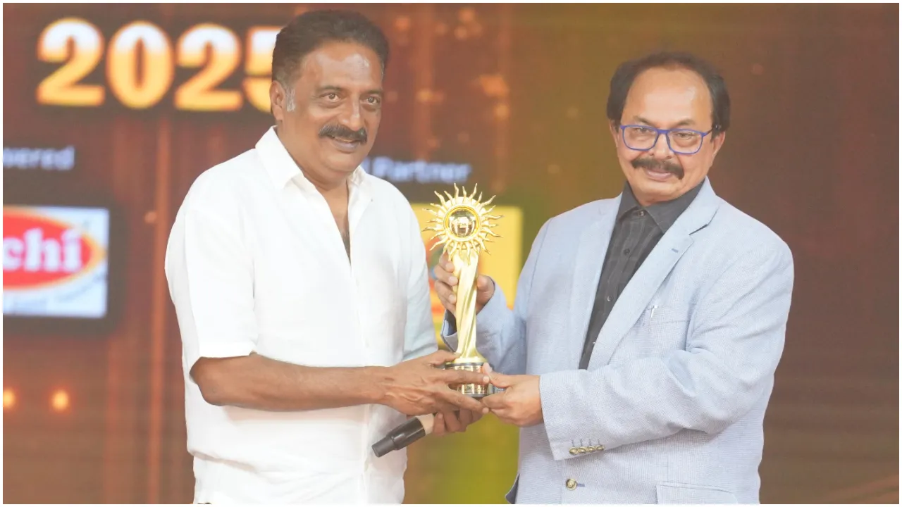 ನಾಡಿನ ಹಲವು ಸಾಧಕರಿಗೆ ʻಉದಯ ಕನ್ನಡಿಗ-2025ʼ ಪುರಸ್ಕಾರ; ಈ ಸಮಾರಂಭಕ್ಕೆ ಯಾರೆಲ್ಲಾ ಬಂದಿದ್ರು? - Image 1