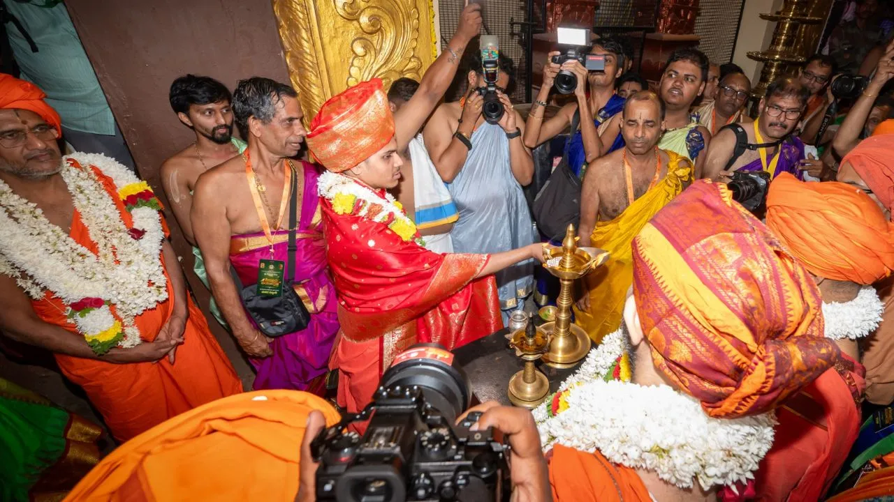 ಪರ್ಯಾಯ ಮಹೋತ್ಸವದಲ್ಲಿ ಮಿಂದೆದ್ದ ಉಡುಪಿ; ಸರ್ವಜ್ಞ ಪೀಠ ಏರಿದ ಶ್ರೀ ವೇದವರ್ಧನ ತೀರ್ಥರು - Image 3