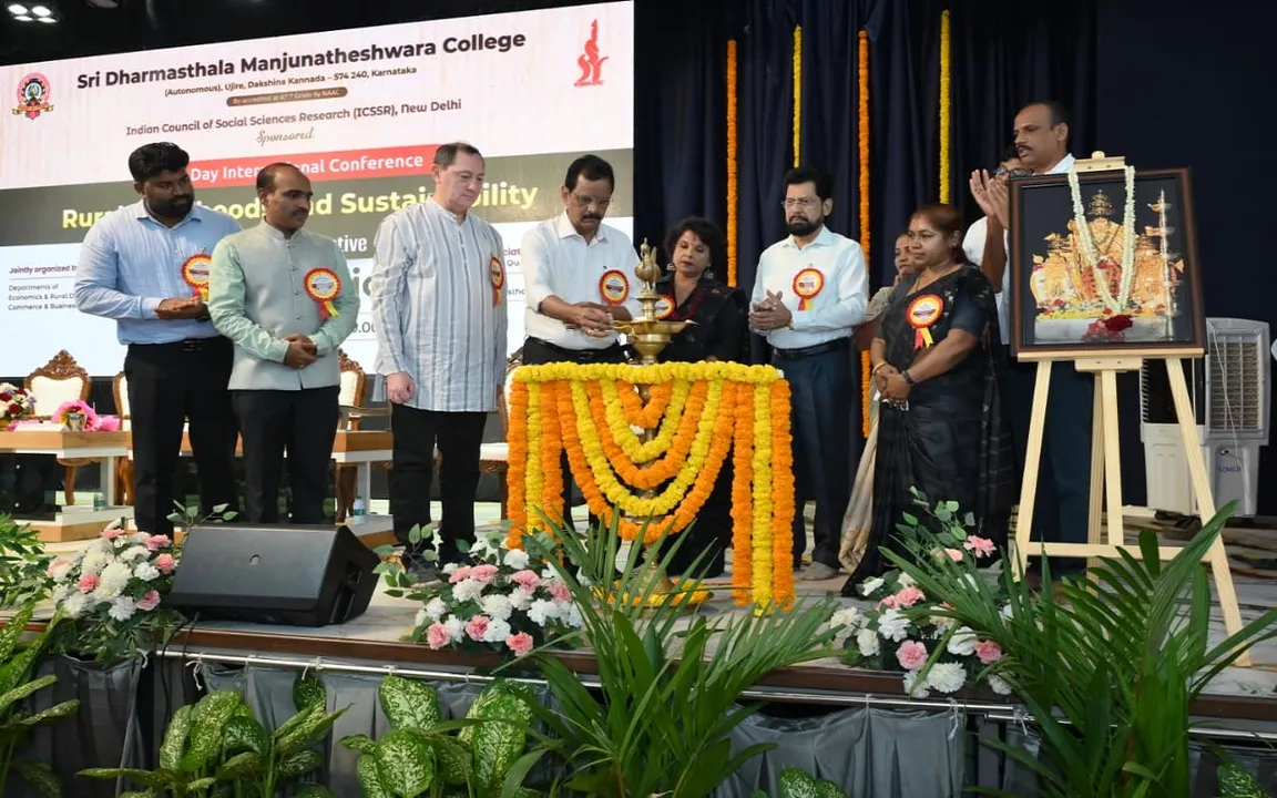 'ಜಾಗತಿಕ ದೃಷ್ಟಿಕೋನ’ ಕುರಿತ ಎರಡು ದಿನದ ಅಂತಾರಾಷ್ಟ್ರೀಯ ವಿಚಾರ ಸಂಕಿರಣ ಉದ್ಘಾಟನೆ