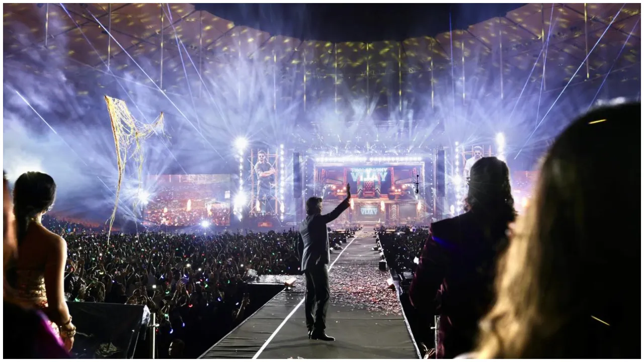 33 ವರ್ಷಗಳ ಸಿನಿ ಪಯಣಕ್ಕೆ ನಟ ವಿಜಯ್‌ ವಿದಾಯ; ದಳಪತಿಯ ಕೊನೇ ಸಿನಿಮಾದ ಆಡಿಯೋ ಲಾಂಚ್‌ ಹೇಗಿತ್ತು? ಇಲ್ಲಿವೆ ಕಲರ್‌ಫುಲ್‌ ಫೋಟೋಗಳು - Image 2