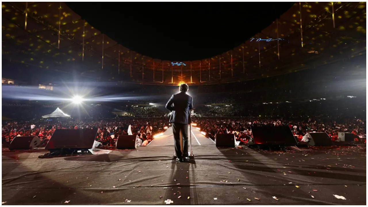 33 ವರ್ಷಗಳ ಸಿನಿ ಪಯಣಕ್ಕೆ ನಟ ವಿಜಯ್‌ ವಿದಾಯ; ದಳಪತಿಯ ಕೊನೇ ಸಿನಿಮಾದ ಆಡಿಯೋ ಲಾಂಚ್‌ ಹೇಗಿತ್ತು? ಇಲ್ಲಿವೆ ಕಲರ್‌ಫುಲ್‌ ಫೋಟೋಗಳು - Image 3