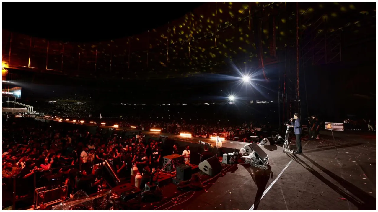 33 ವರ್ಷಗಳ ಸಿನಿ ಪಯಣಕ್ಕೆ ನಟ ವಿಜಯ್‌ ವಿದಾಯ; ದಳಪತಿಯ ಕೊನೇ ಸಿನಿಮಾದ ಆಡಿಯೋ ಲಾಂಚ್‌ ಹೇಗಿತ್ತು? ಇಲ್ಲಿವೆ ಕಲರ್‌ಫುಲ್‌ ಫೋಟೋಗಳು - Image 4