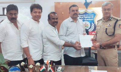 ಆರ್‌ಎಸ್‌ಎಸ್‌ ಕಚೇರಿಗೆ ಮುತ್ತಿಗೆ ಹಾಕಿದವರ ವಿರುದ್ಧ ಎಫ್‍ಐಆರ್ ದಾಖಲಿಸಿ