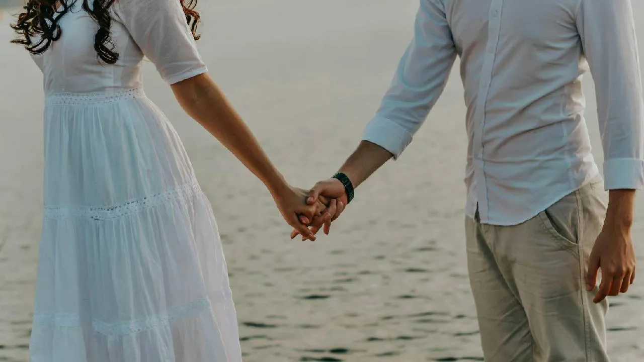 Valentine’s Fashion 2026: ಪ್ರೇಮಿಗಳ ದಿನದಂದು ಮನಸ್ಥಿತಿ ಸೂಚಿಸುವ ಕಲರ್‌ಗಳಿವು! - Image 5