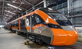 ‘ವಂದೇ ಭಾರತ್ ಸ್ಲೀಪರ್’ ರೈಲಿಗೆ ಚಾಲನೆ