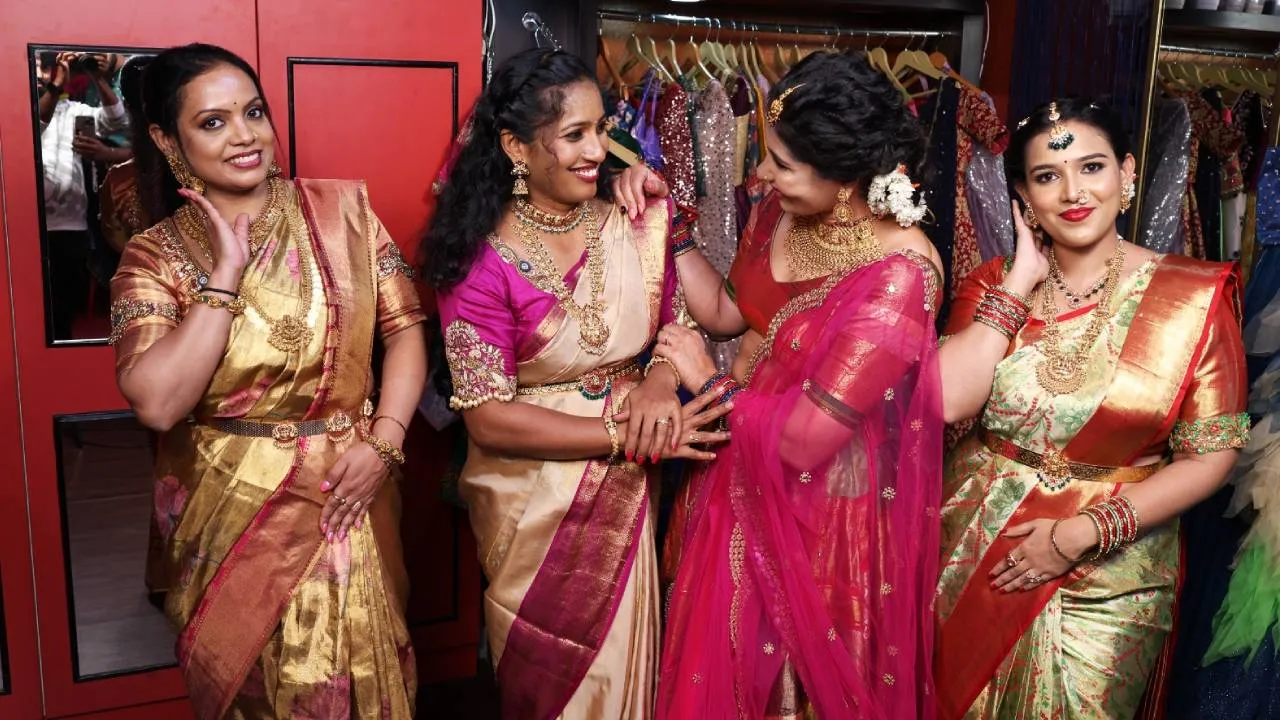 Varamahalaxmi Festival 2025: ವರಮಹಾಲಕ್ಷ್ಮಿ ಹಬ್ಬದ ಸಂಭ್ರಮಕ್ಕೆ ಟ್ರೆಂಡಿಯಾದ ರೇಷ್ಮೆ ಸೀರೆಗಳಿವು - Image 1