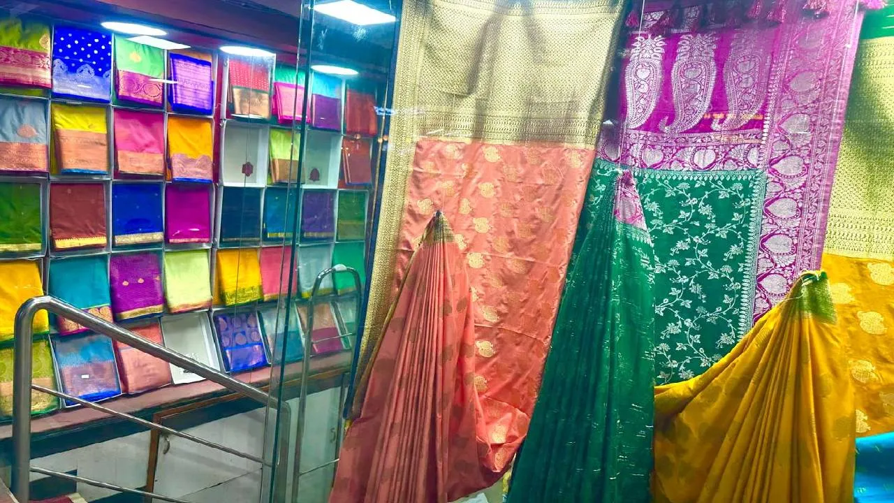 Varamahalaxmi Saree Fashion 2026: ವರಮಹಾಲಕ್ಷ್ಮೀ ಹಬ್ಬಕ್ಕೆ ಲಗ್ಗೆ ಇಟ್ಟ ಲೈಟ್‌ವೇಟ್ ರೇಷ್ಮೆ ಸೀರೆಗಳು