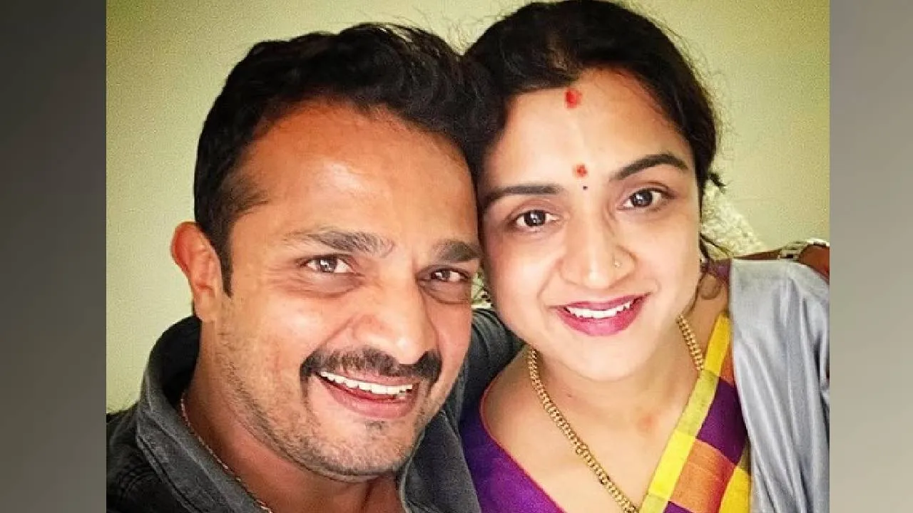 ʼಚಿನ್ನ ನಿನ್ನ ಮಗ ಪಾಸ್‌ ಆಗಿದ್ದಾನೆʼ; ದಿವಂಗತ ಪತ್ನಿ ನೆನಪಲ್ಲಿ ವಿಜಯ್‌ ರಾಘವೇಂದ್ರ ಪೋಸ್ಟ್ - Image 6