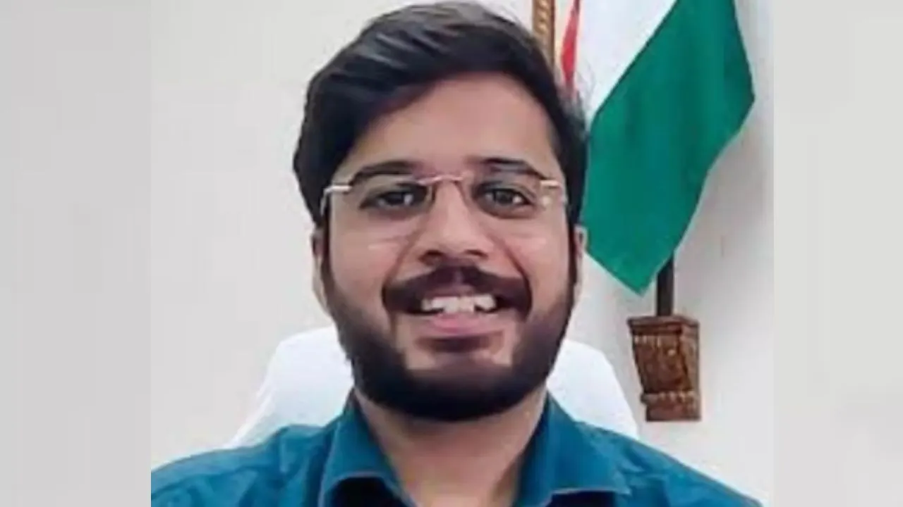 ಬೆಂಗಳೂರಿನ ಪಬ್‌ನಲ್ಲಿ ಆಂಧ್ರದ ಐಎಎಸ್‌ ಅಧಿಕಾರಿ ಕಿರಿಕ್; ಐಡಿ ಕಾರ್ಡ್‌ ಕೇಳಿದ್ದಕ್ಕೆ ಪೊಲೀಸರ ಮೇಲೆ ಹಲ್ಲೆ, FIR ದಾಖಲು